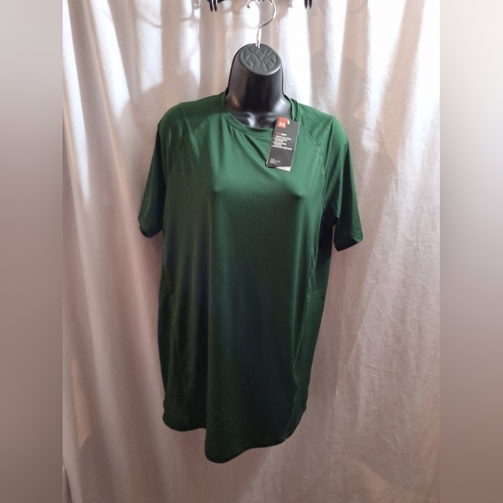 Under armour T-shirt size medium  NWT